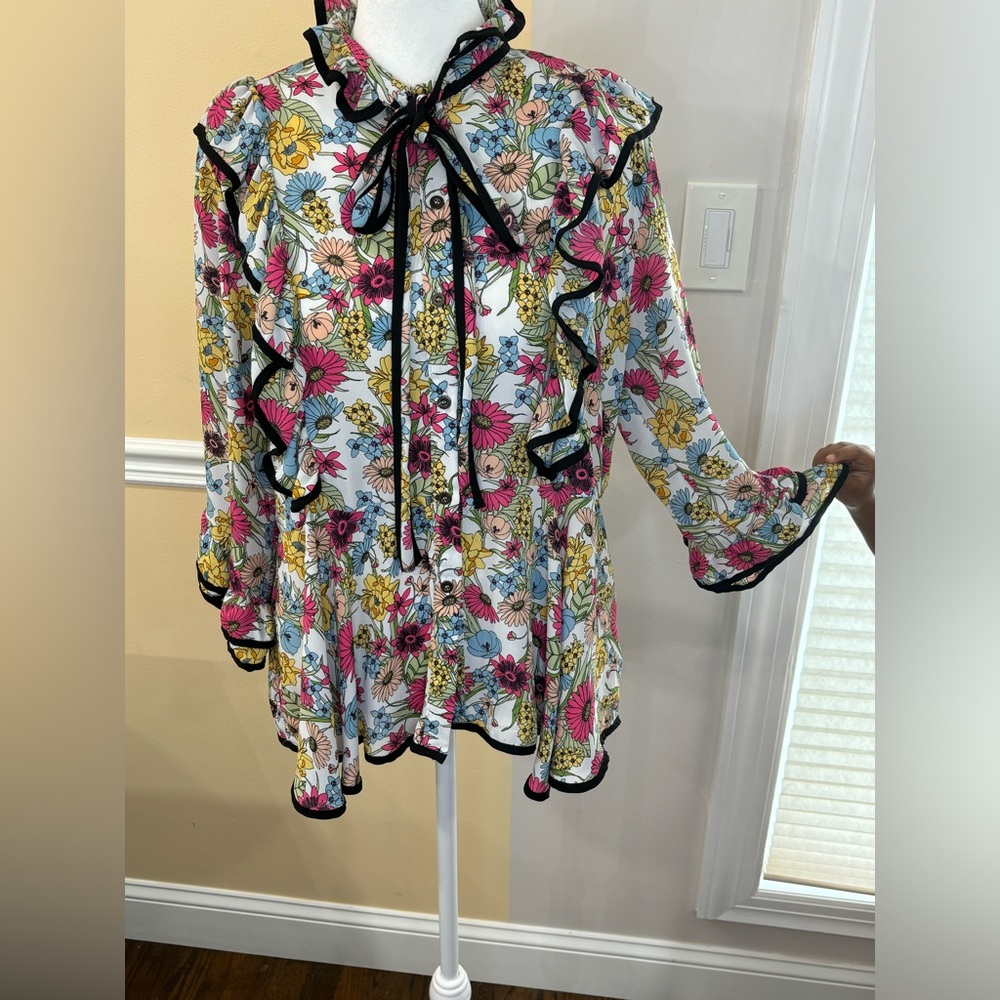 Ups and Downs floral ruffle tie neck button down blouse size M - Picture 5 of 5